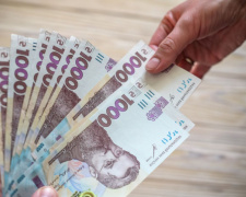 Держава виплачує по 1000 гривень молоді: як швидко оформити допомогу в телефоні та не втратити кошти