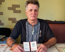 За мужність та стійкість: Президент нагородив орденом енергетика з Кам’янського