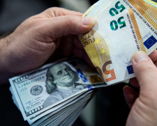 В Україні можуть замінити долар на євро як основну валюту: що це означає для громадян