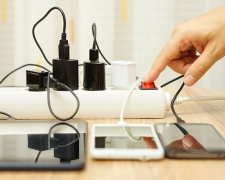 Де зігрітися та зарядити гаджети: куди звертатися мешканцям Кам’янського у разі тривалого відключення світла