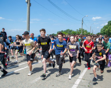 Майже півтисячі кам’янчан пробігли сьогодні вулицями міста: спортивний захід присвятили захисникам