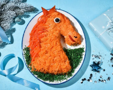 Не салат, а шедевр: як власноруч створити &quot;Вогняного Коня&quot; - головну прикрасу новорічного столу