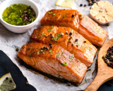 Спробуйте соковитого запеченого лосося з лимоном — корисна вечеря для двох