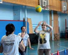 У Кам’янському дітей з аутизмом навчають волейболу