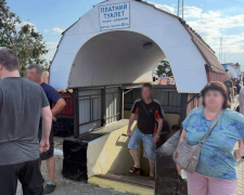 На Дніпропетровщині пасажирів під час тривоги заганяють у платний туалет