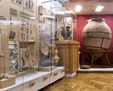 На Дніпропетровщини поліцейські повернули до музею викрадені золоті та срібні артефакти - подробиці