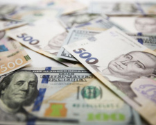 Українці, які збирали долари, можуть залишитись ні з чим - подробиці від Нацбанку