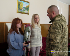 У Кам&#039;янському районі доньці загиблого на війні героя вручили державну нагороду