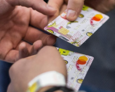 Клієнтам Ощадбанку терміново потрібно замінити картки: названо терміни