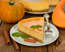 Спробуйте зимовий гарбузовий чізкейк з горіхами — кремовий десерт, що пахне затишком