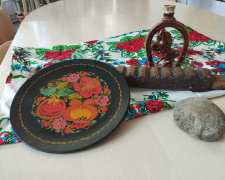 До музейної кімнати бібліотеки Шевченка у Кам&#039;янському передали старовинні жорна і &quot;свічник щастя&quot;