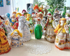 У Кам’янському виставка авторських ляльок-мотанок