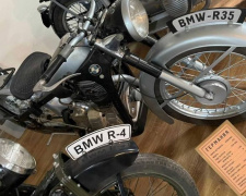 Раритети на колесах: у Дніпропетровській області виставили на продаж старовинні BMW