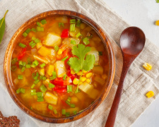 Зваріть швидкий і дешевий суп з консервованою кукурудзою — ситно та просто з того, що є під рукою