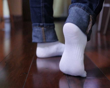 Як відіпрати білі шкарпетки в домашніх умовах: 10 ефективних лайфхаків на кожен день