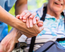 Стаціонарний догляд, гарячі обіди та супровід дітей - Кам’янське робить ставку на турботу