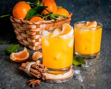 Класичний, кремовий та на соку: готуємо ідеальний мандариновий лікер до святкового столу