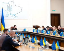 Уряд дозволив виїзд за кордон чоловікам до 22 років - що з цього приводу кажуть освітяни