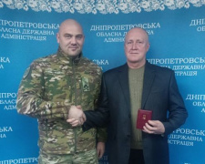 Працівник Каметсталі отримав державну нагороду та став почесним донором України