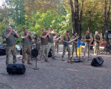 У Кам’янському військовий оркестр бригади &quot;Холодний Яр&quot; потішив містян драйвовим концертом