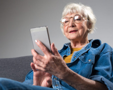 Смартфон без бар’єрів: де у Кам’янському безкоштовно навчають цифровій грамотності