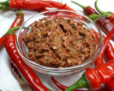 Додайте в життя гостренького: готуємо три види смачної аджики