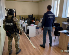 У Кам’янському затримали наркоугруповання, що керувало мережею кол-центрів - Нацполіція