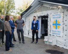 На Дніпропетровщині розгорнули вісім транзитних евакопунктів для переселенців з гарячих точок