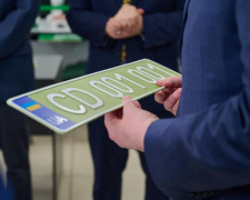 Оливковий замість білого: Україна впроваджує нові автомобільні номери