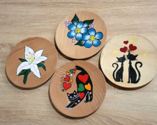 Творчість як шлях до внутрішнього спокою: маріупольці у Кам’янському розписували дерев’яні тарілки