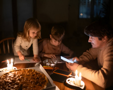 У Кам'янському у вівторок, 16 грудня, вимикатимуть світло: графік та адреси відключень