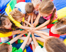 Оздоровлення та відпочинок дітей у 2026 році: як мешканцям Кам’янського отримати безкоштовну путівку