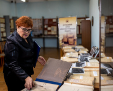 На Дніпропетровщині презентували виставку документів до 80-ї річниці звільнення області від окупації