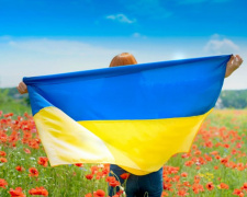 Більше, ніж просто кольори: двадцять цікавих фактів про державний прапор України