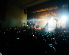 Пара з рота та конденсат на стінах: гурт «Антитіла» провів екстремальний концерт у Кам’янському