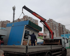 Споруди поза законом - у Кам&#039;янському демонтують об&#039;єкти, встановлені без дозволів