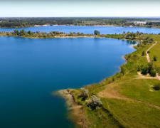 Блакитні озера Кам'янського: звідки взялася вода кольору морської хвилі та що приховує дно колишнього кар'єра