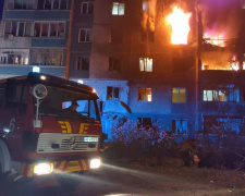 Ворожий безпілотник влучив у житлову дев’ятиповерхівку у Кам&#039;янському - є загиблий та поранені