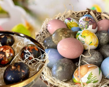 Фарбувати яйця - це легко: 10 найкращих способів для ідеальних крашанок