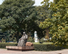 На території Кам’янського існує п’ять головних площ 