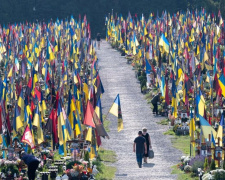 Зеленський відверто назвав втрати Росії та України на фронті: скільки військових загинуло