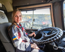 Як тендітна ветеранка з Дніпропетровщини підкорила залізного гіганта: історія Анни Вавілкіної - водійки БелАЗу