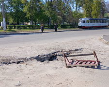 У Кам’янському виявили зруйноване дорожнє покриття 