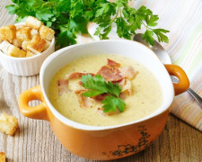 Спробуйте кремовий картопляний суп-пюре з беконом та цибулею — зимовий комфорт у кожній ложці