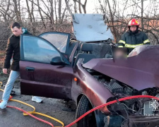 Страшна ДТП у Кам’янському районі - водія діставали з розбитого легковика