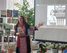 Книги на підтримку ЗСУ: у бібліотеці Кам’янського відбувся ювілей краєзнавчої енциклопедії та розіграш знакових видань