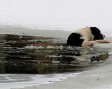 Герой Кам’янського району: як хлопець врятував собаку, що опинився у крижаній пастці