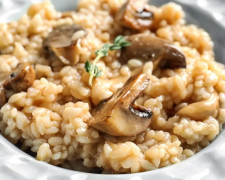 Спробуйте кремове ризото з грибами — італійська класика для затишної вечері