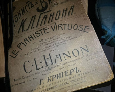 Замість Європи - до суду: на кордоні затримали дніпрянина з контрабандним стародруком 