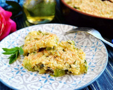 Сніданок за 20 хвилин: рецепт овочевого крамблу з кабачків, який замінить звичну яєчню